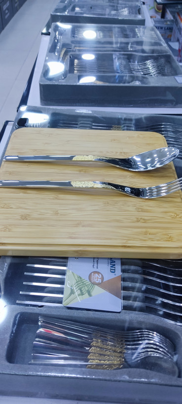 سرویس قاشق و چنگال 135 پارچ 24 نفره صندوق چوبی نیولند مدل 2981TG