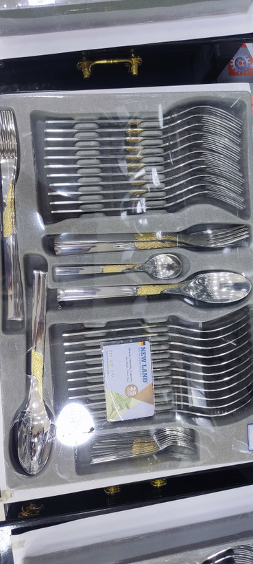 سرویس قاشق و چنگال 135 پارچ 24 نفره صندوق چوبی نیولند مدل 2981TG
