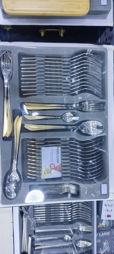 سرویس قاشق و چنگال 135 پارچ 24 نفره صندوق چوبی نیولند مدل 2984TG