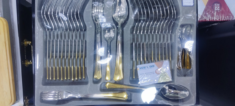 سرویس قاشق و چنگال 135 پارچ 24 نفره صندوق چوبی نیولند مدل 2987NP